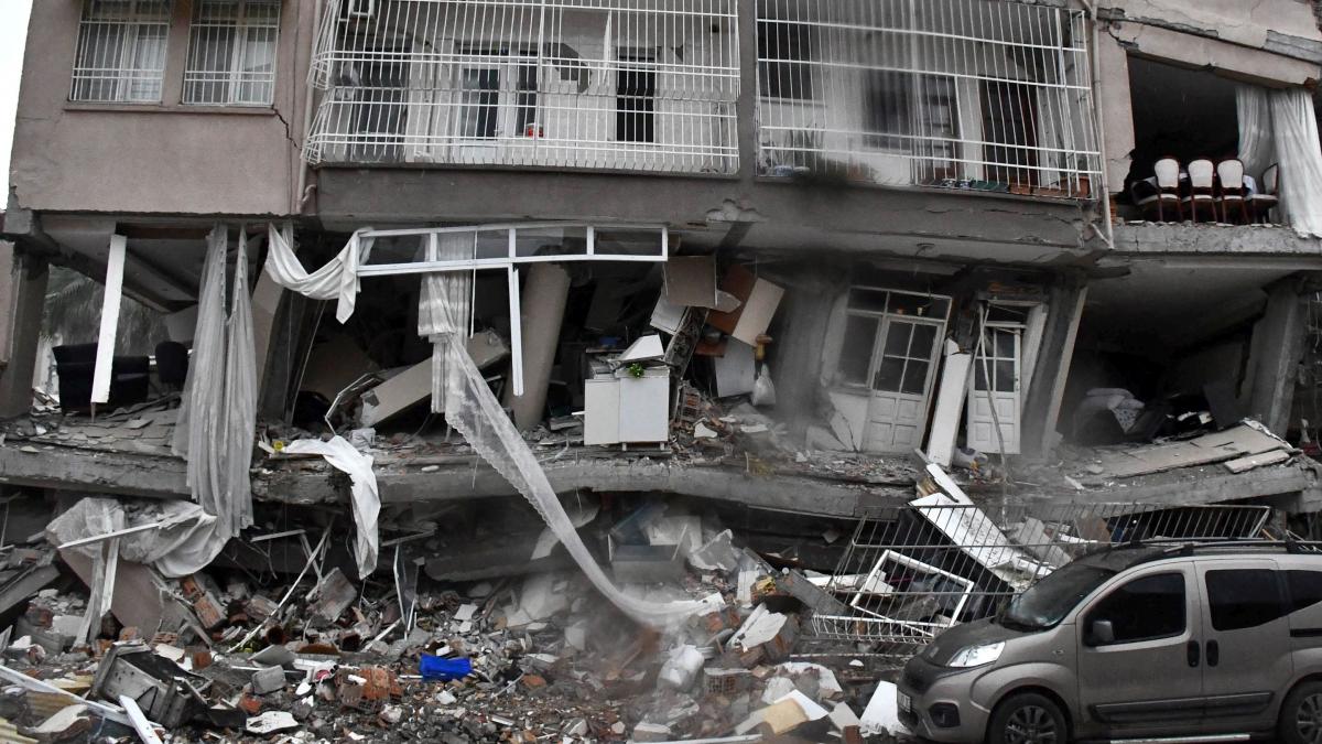 Prima misiune a salvatorilor români, în Turcia. Doi oameni au fost scoși în viață de sub dărâmături