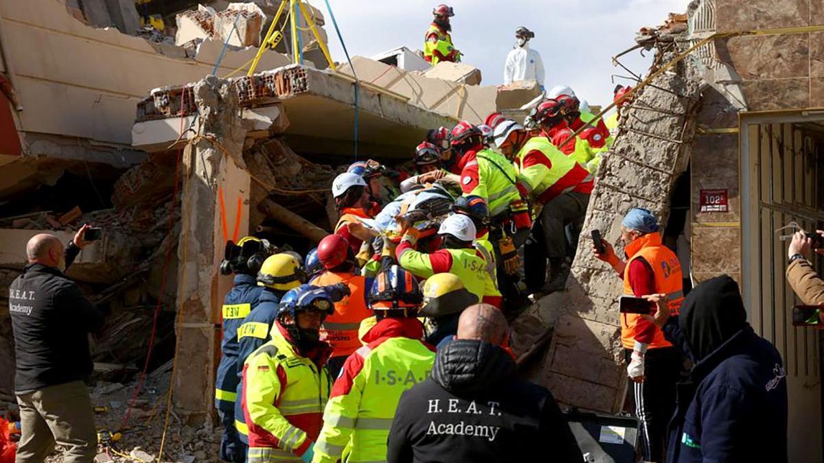 femeia salvata turcia 104 ore cladire prabusita a murit spital