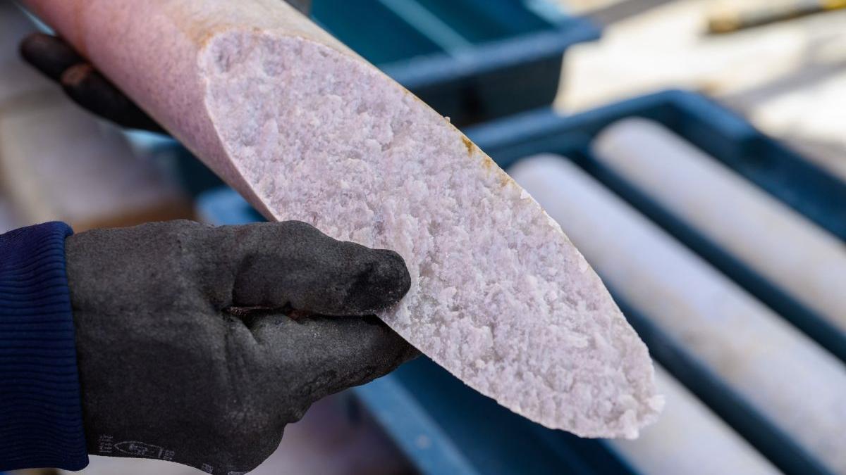 jaful resurselor romaniei comoara litiu harta lumii