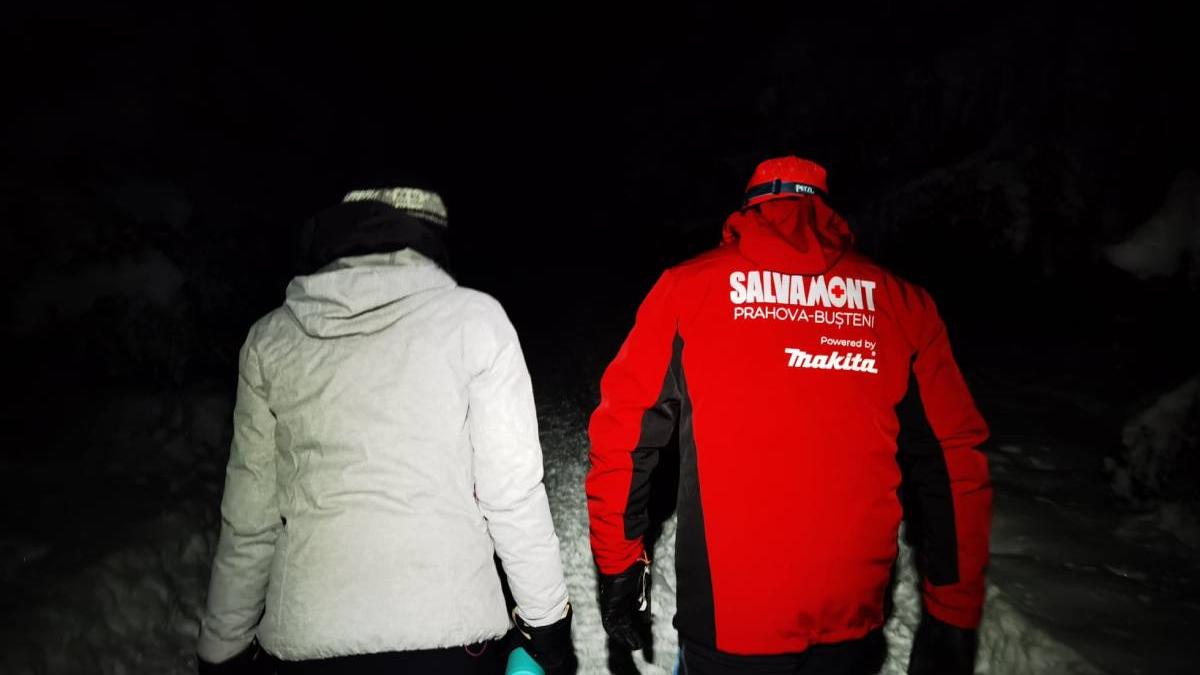 turista elvetia ratacit muntii bucegi mers ore intregi zapada