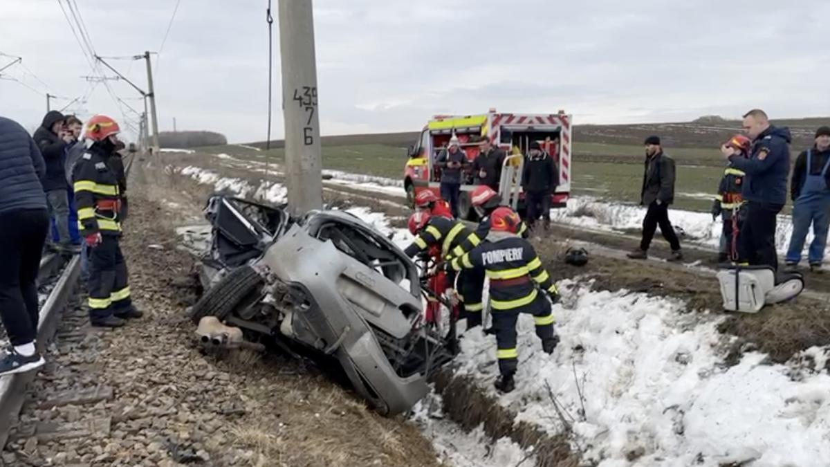 masina spulberata tren suceava doua femei moarte doi copii raniti