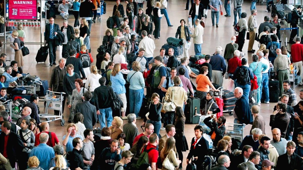 mii pasageri blocati aeroporturi defectiune tehnica intarzieri anulari zboruri