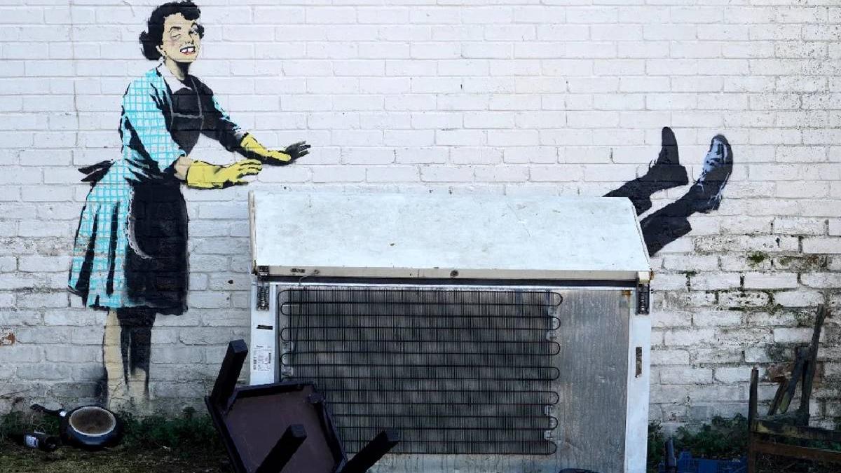 mural distrus banksy muncitori salubritate