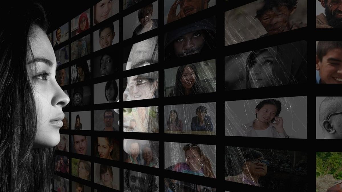 psiholog mirela zivari pericol ascuns retele sociale sfaturi despresie anxietate suicid