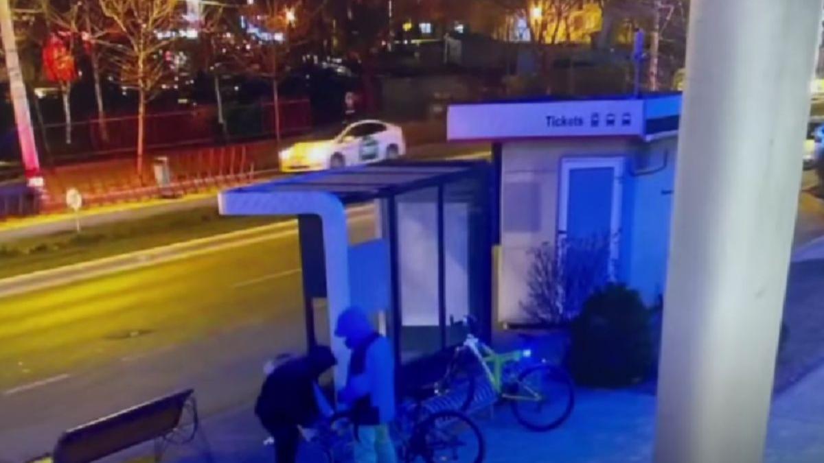 barbati furt bicicleta bucuresti