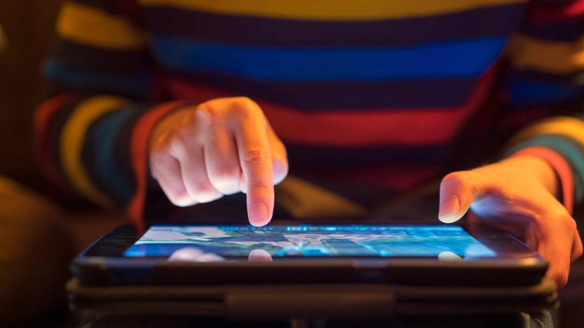 femeie inselata 20 000 dolari soldat american caras severin