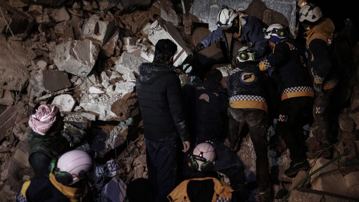 salvare miraculoasa turcia baiat 12 ani salvat 260 ore cutremur