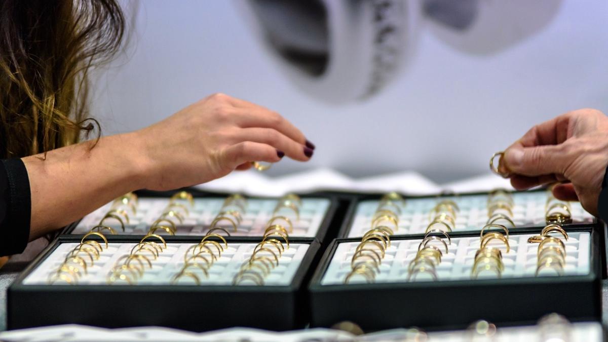 barbat sibiu furt 50 000 de euro bunuri amanet