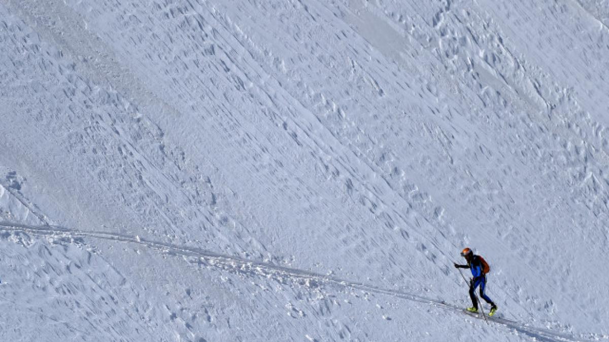 avertisment turisti risc avalansa munte