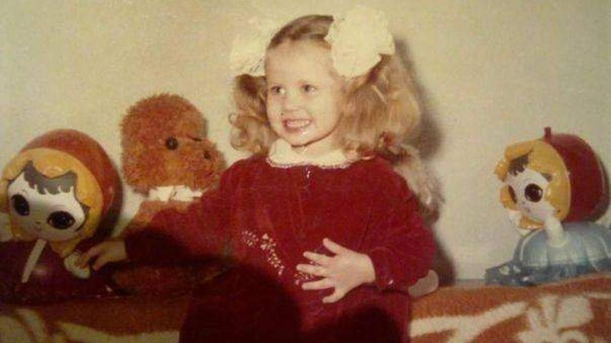 recunosti fetita blonda pampoane 21 ani murit tata 23 ani mama andreea banica