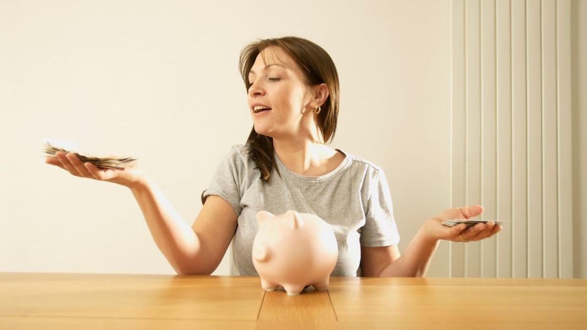 noi vouchere pentru femei 300 lei romance bani