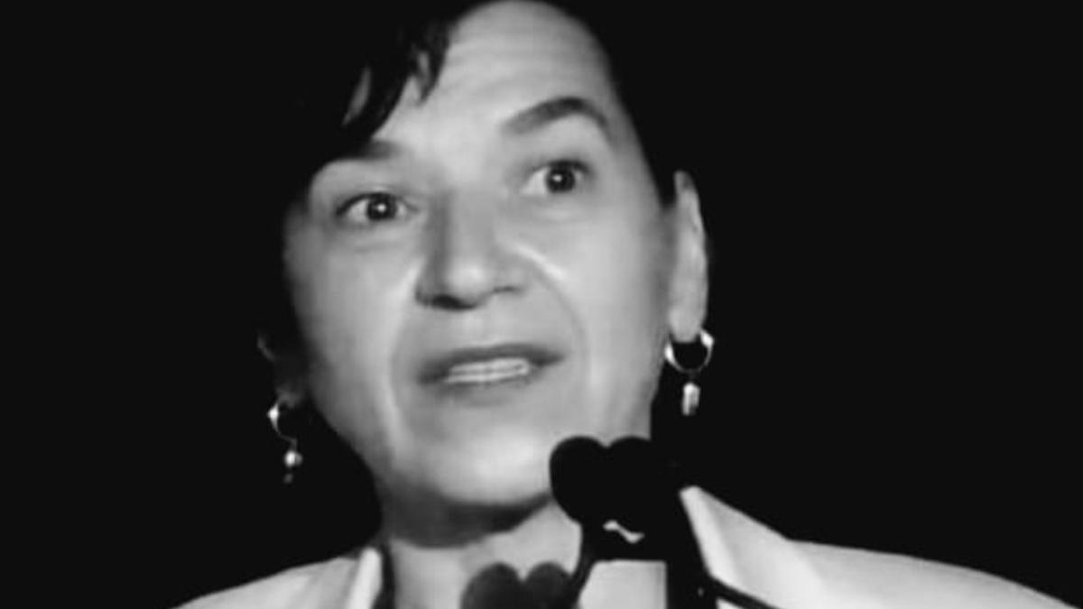 olimpia bratu directoarea bibliotecii christian tell din targu jiu s a spanzurat esarfa birou