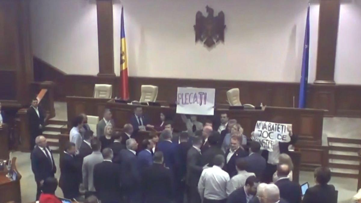 limba romana scos din minti comunisti chisinau scandal violente lege curtea constitutionala
