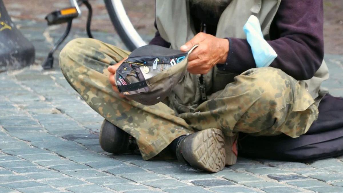 studiu romani doneaza bani biserici oameini strazii