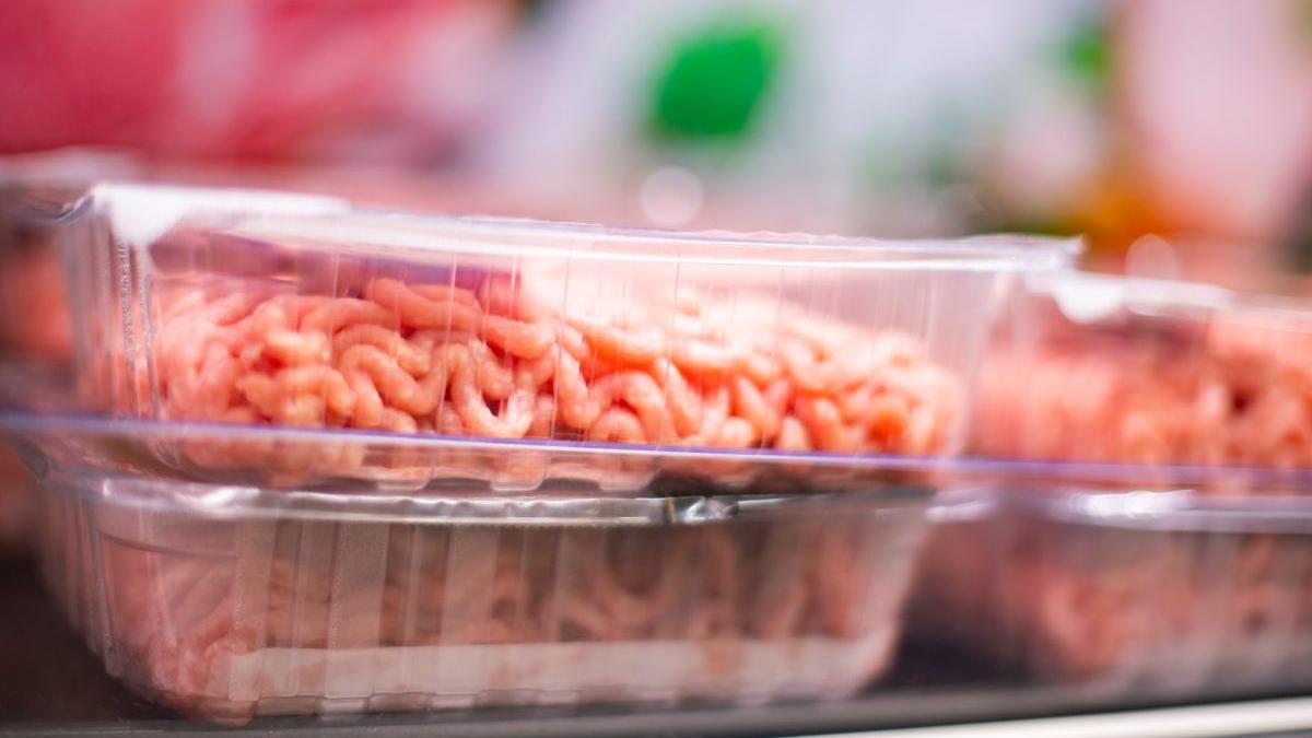 carne cu plastic supermarket bucuresti reclamatie