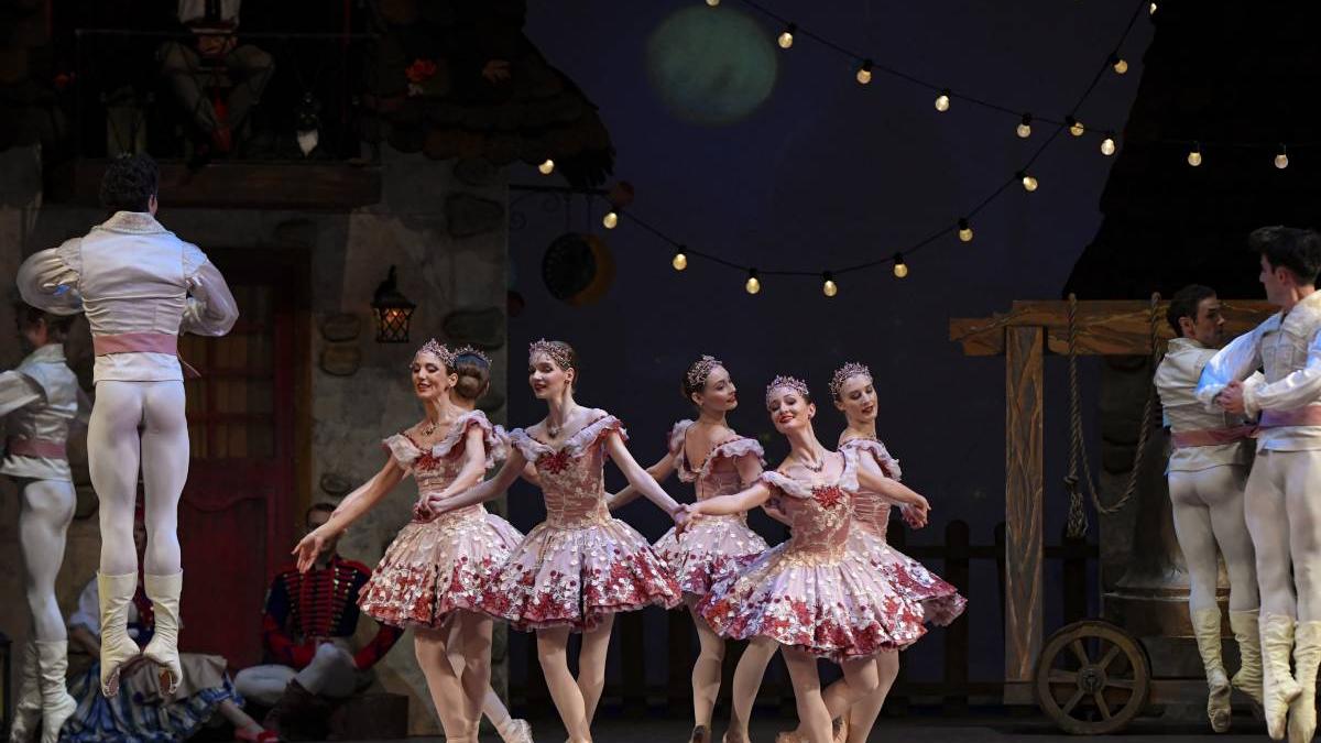 premiera romania piesa de teatru romeo si julieta jucata ritm balet