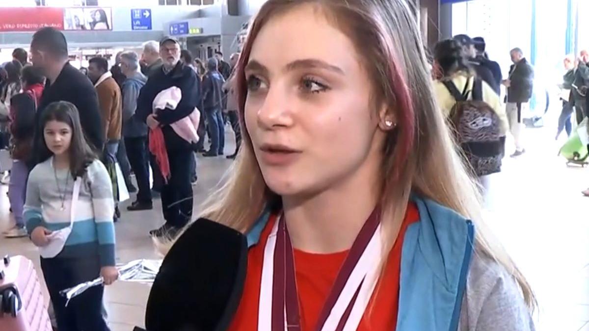 sabrina voinea gimnastica romania revenit tara medalii aur doha aeroport otopeni
