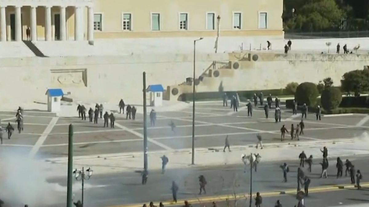 violente grecia proteste tragedia feroviara roman protestatari asteptam guvern sa pice bogdan