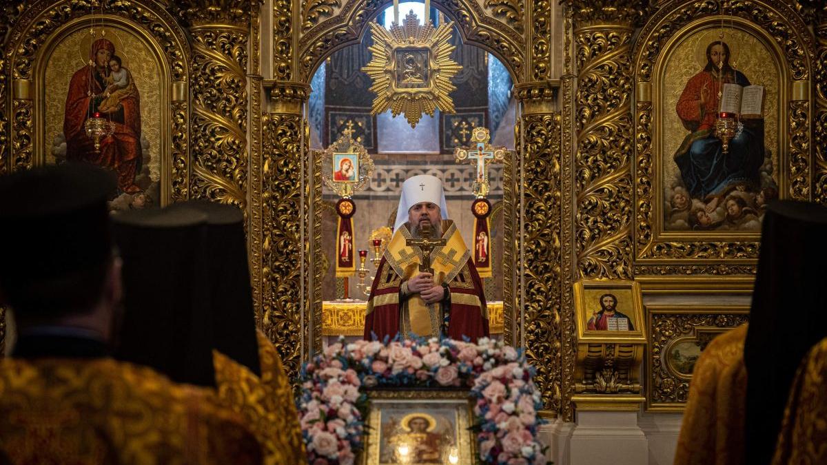ceremonie funerara impresionanta la kiev mii de oameni da vinci cel mai tanar comandant de batalion