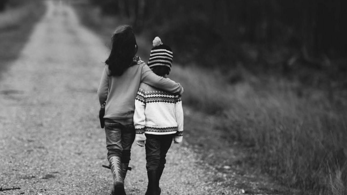 mama copii mici singura acasa fara mancare