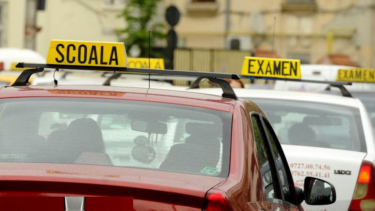 tanara suceava cercetata dare mita ofere bani obtine permis auto