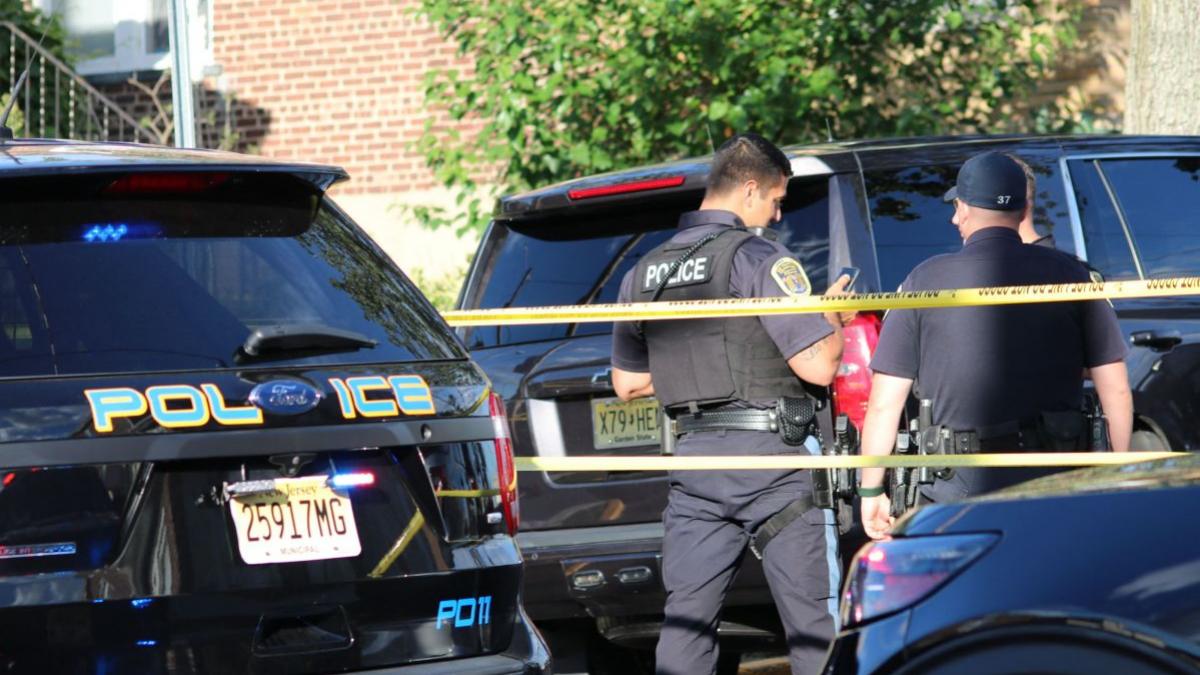 acesta este un jaf va rog sa mi dati un dolar sua