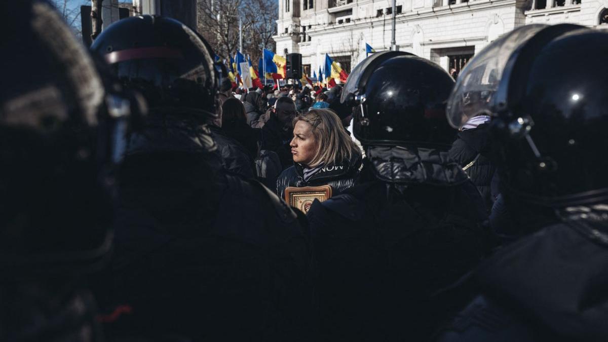 rusia manevreaza proteste chisinau politist infiltrat manifestanti indicatii agent rus wagner