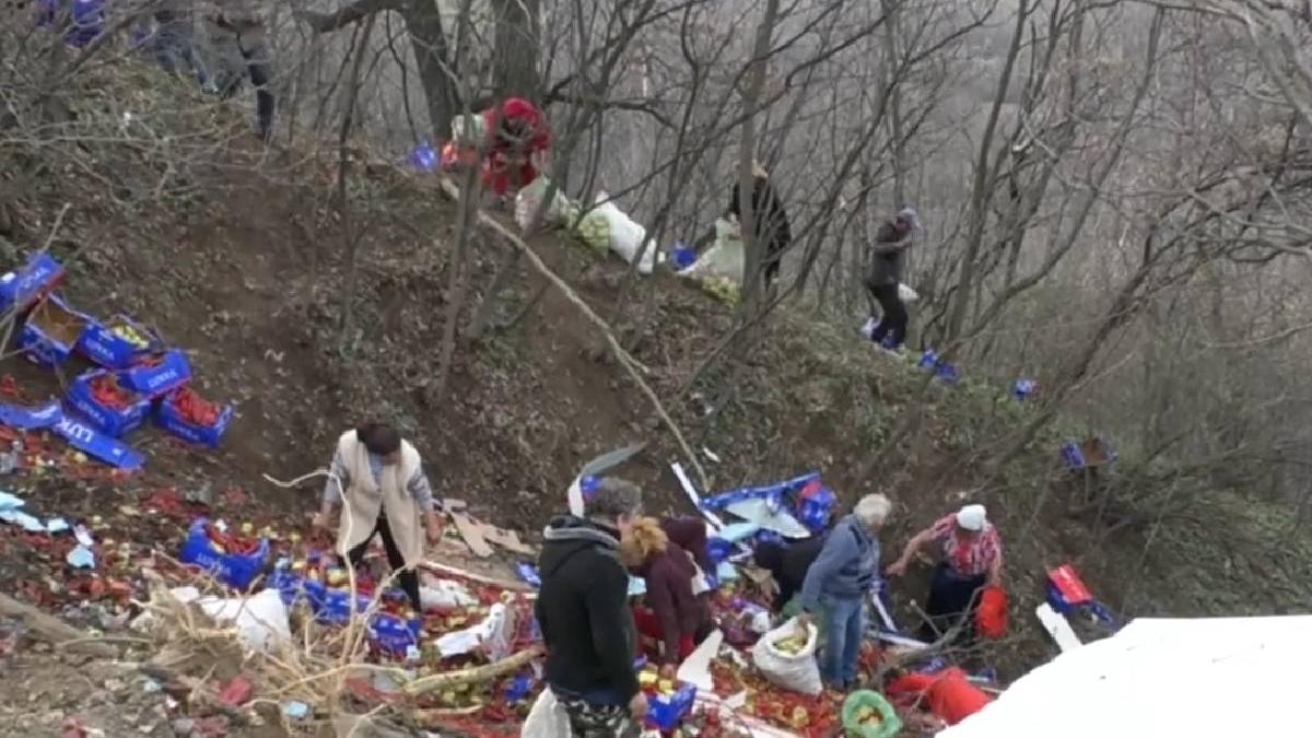 zeci oameni saci legume tir rasturnat rapa mehedinti