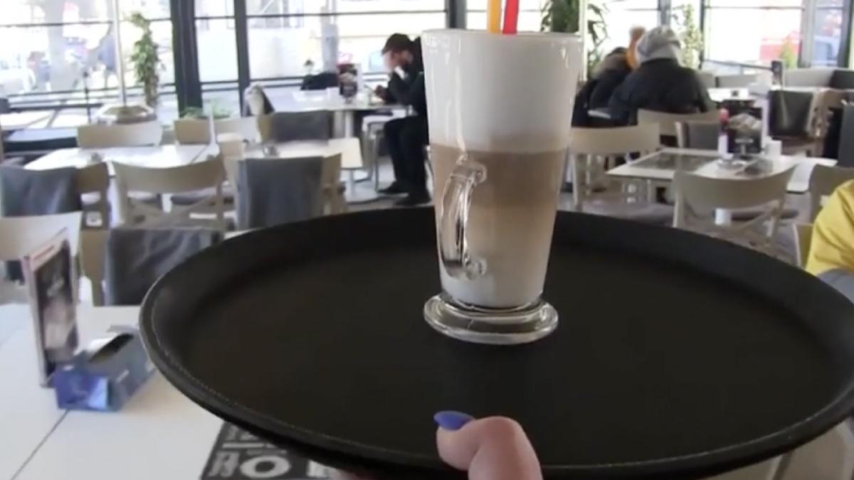 cat bacsis lasat romanii restaurant