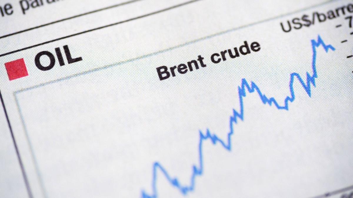 pretul petrolului depasit minim ultimele 15 luni criza bancara