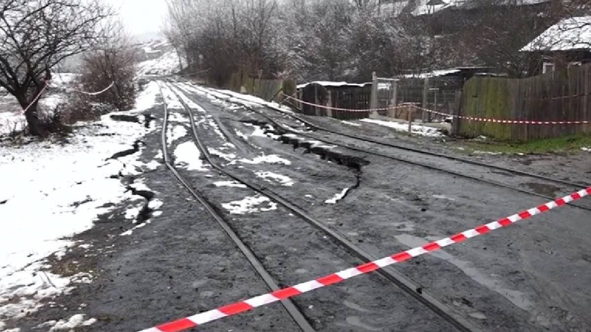 case valea jiului pamant surpat avariat cale ferata