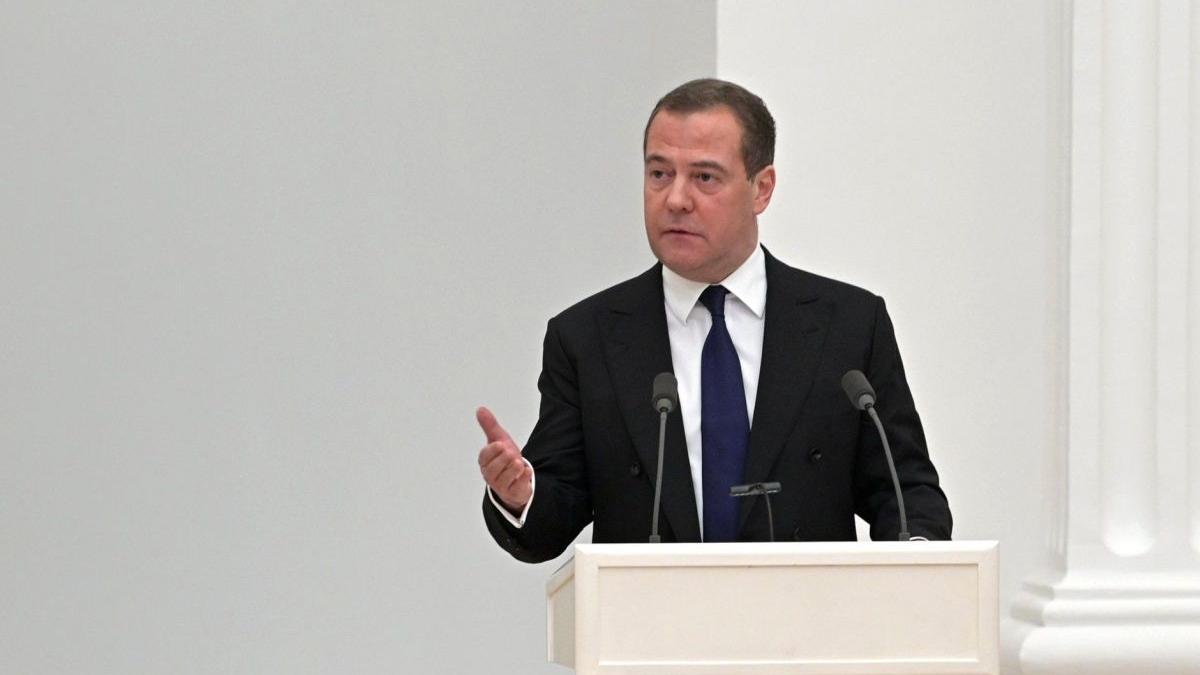 dmitri medvedev mandat arestare putin valoarea hartiei igienice