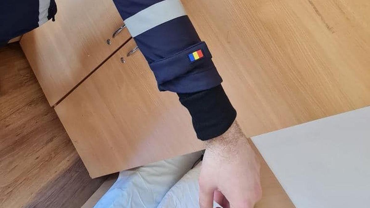 noi probleme uniforme politisti marimi