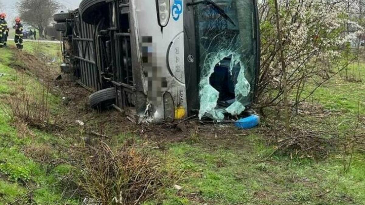 accident autocar rasturnat ialomita rasi atac pasageri atac panica
