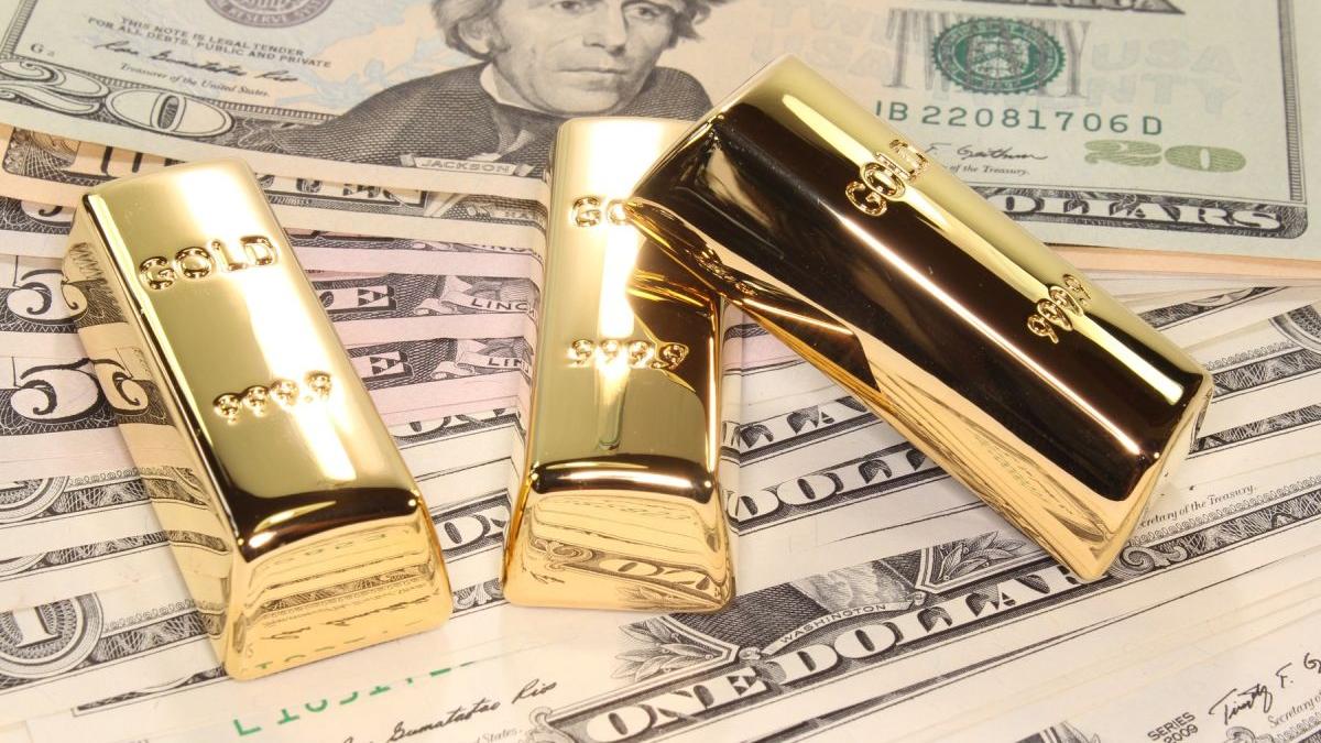 aur aproape maxim istoric