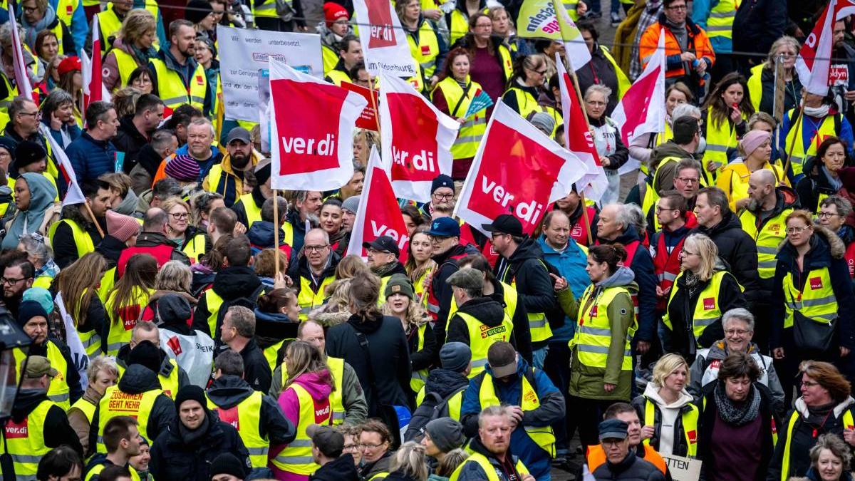 peste un milion participanti proteste franta sute politisti jandarmi raniti
