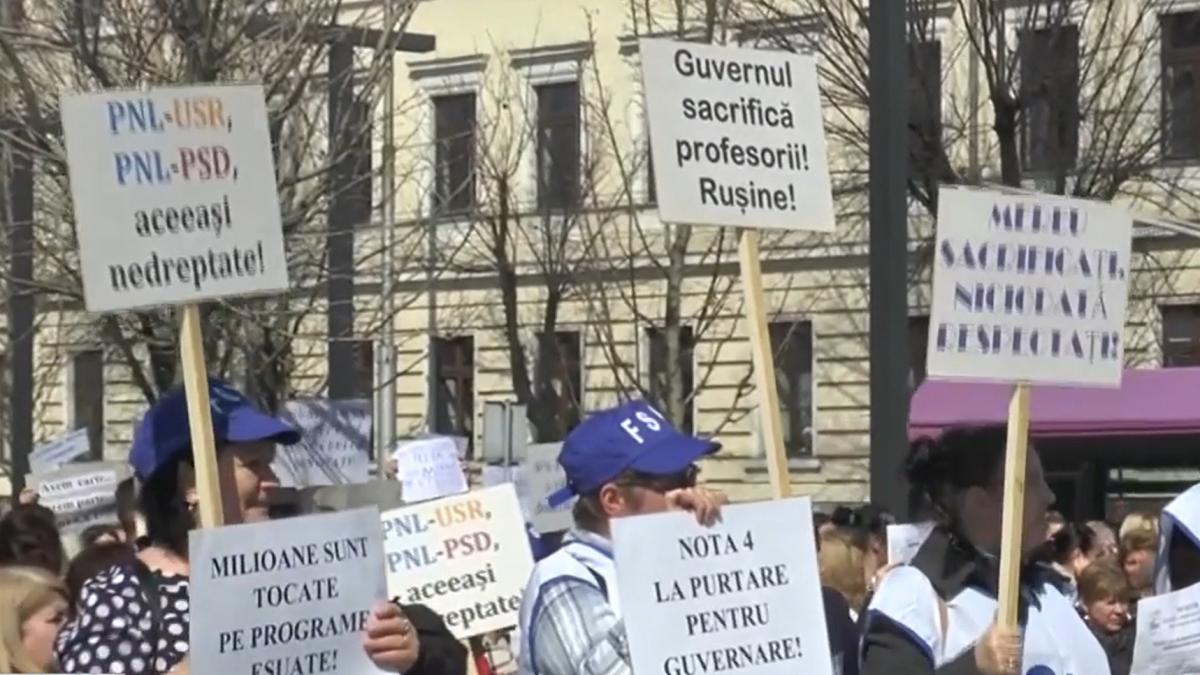 Profesorii ies în stradă. Se pregăteşte greva generală în învăţământ 