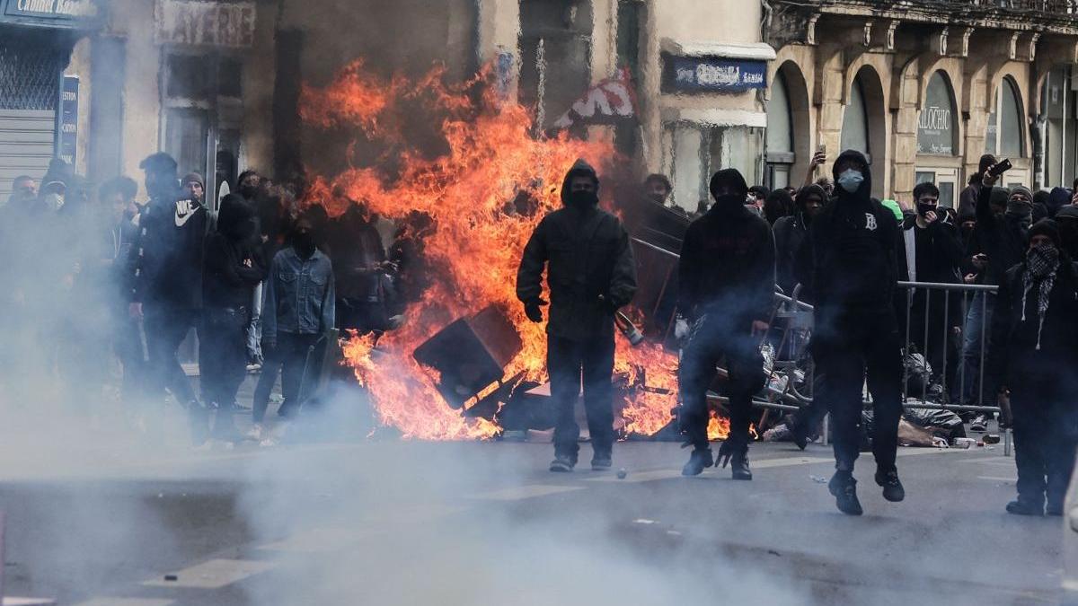 Corespondent CNN: "Noi proteste la noapte, în Franţa" | Furia a 3,5 milioane de manifestanți a zguduit țara | Regele Charles şi-a amânat vizita la Paris