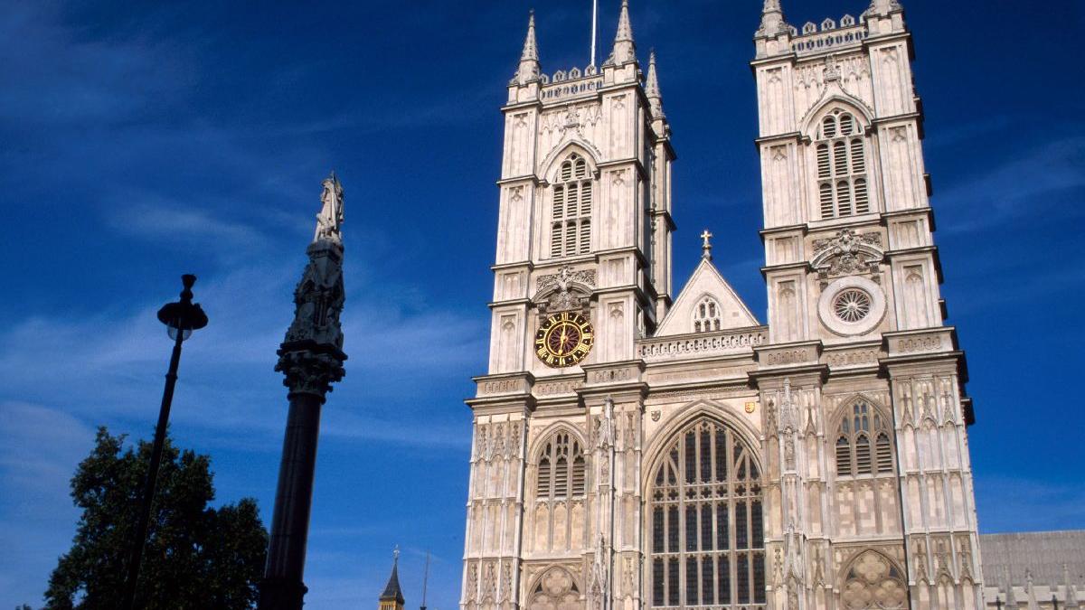 conditie trebuie respecte turisti vizita loc incoronare regi britanici