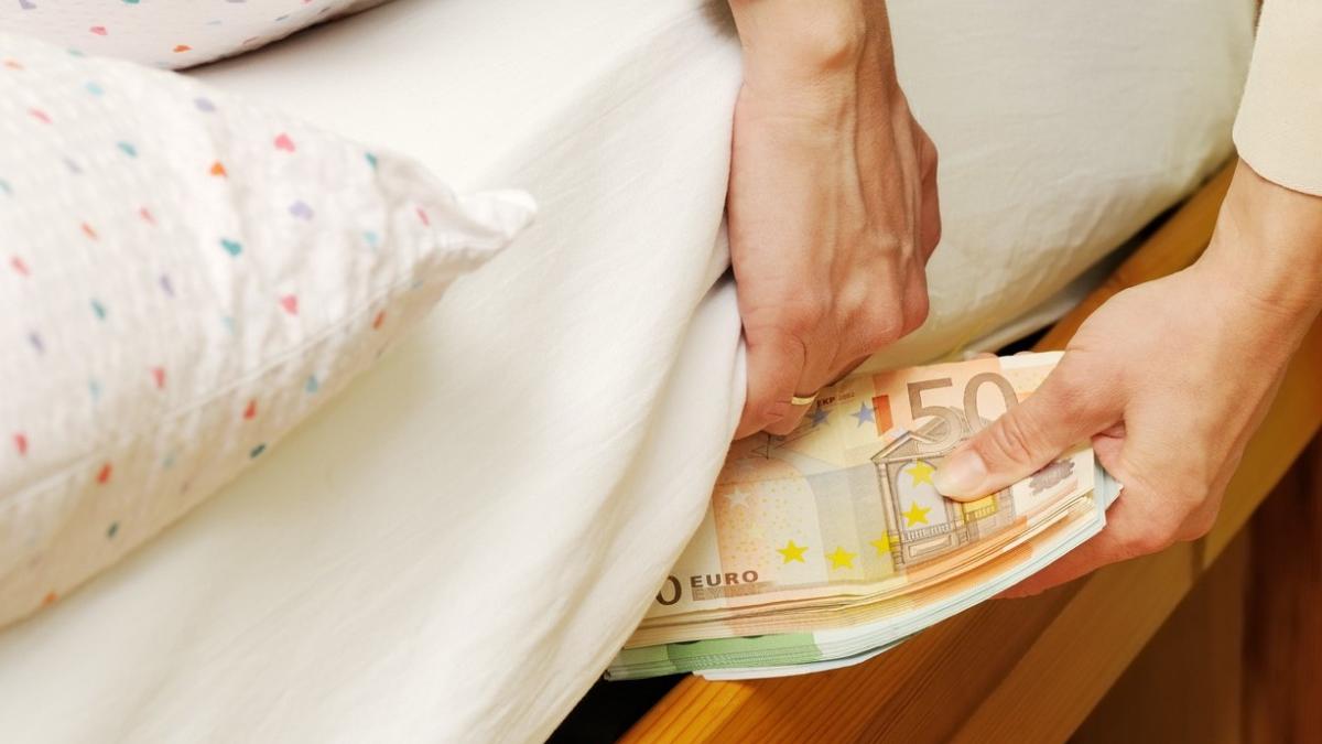 sefa spital ploiesti ascuns bani spagi lenjerii pat carti