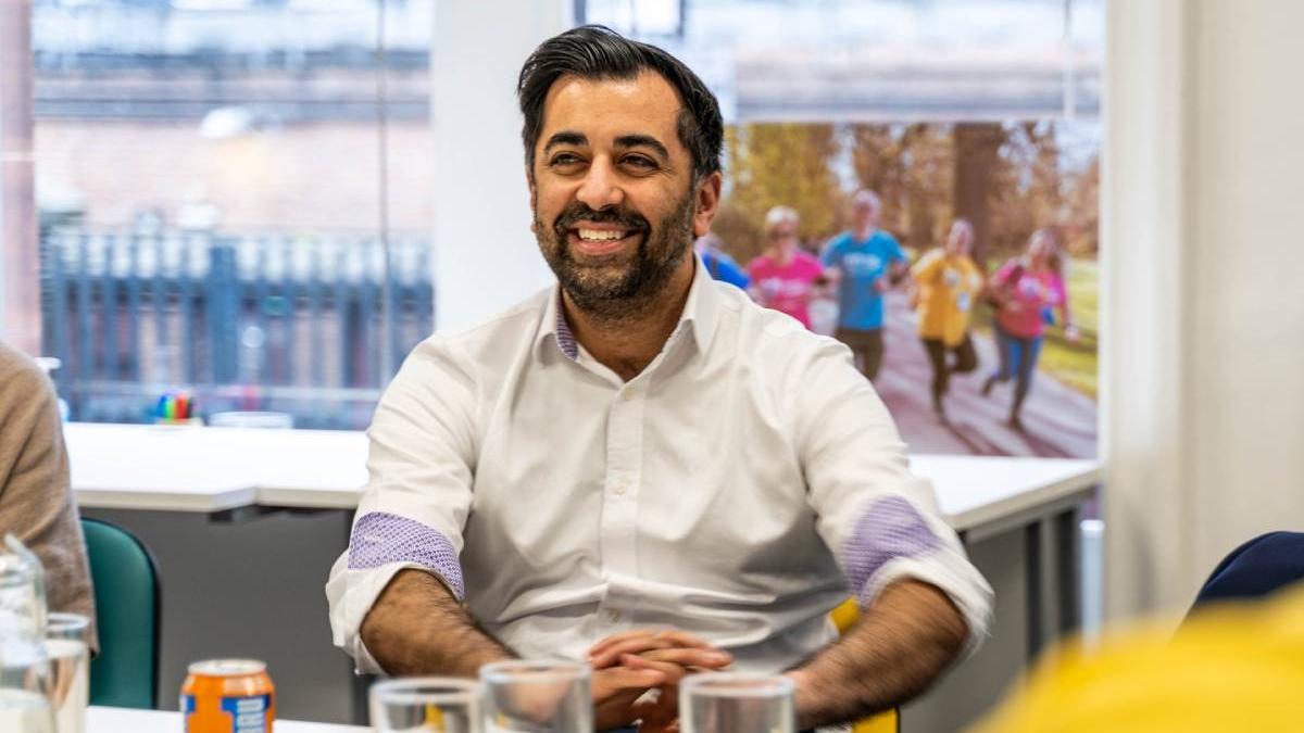 cine este premierul scotiei humza yousaf