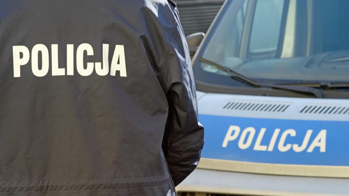 barbat tinut casa canapea cadavrul mumificat mama 13 ani polonia