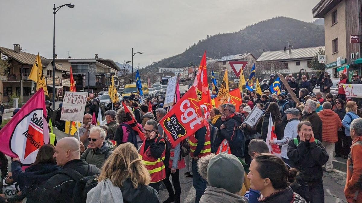 incidente violente vizita presedine francez emmanuel macron