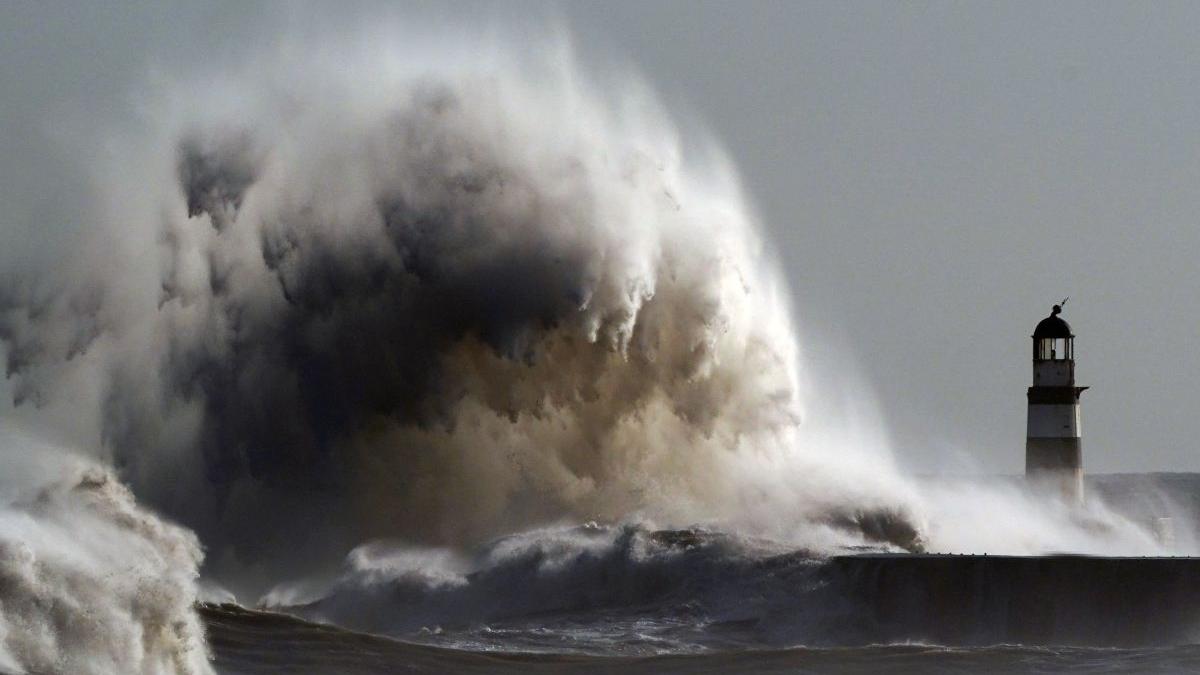 cod rosu europa rafale de vant 120 km h furtuna mathis