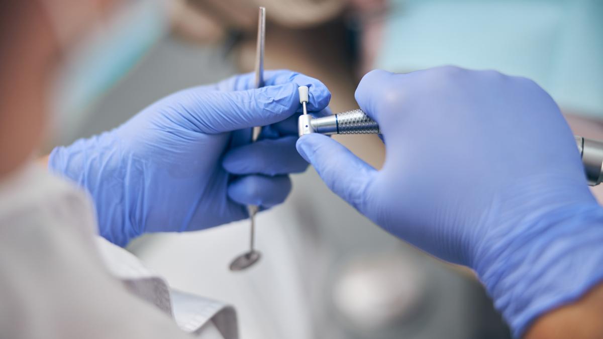 stomatolog fals complice sectorul 5 retinut politie