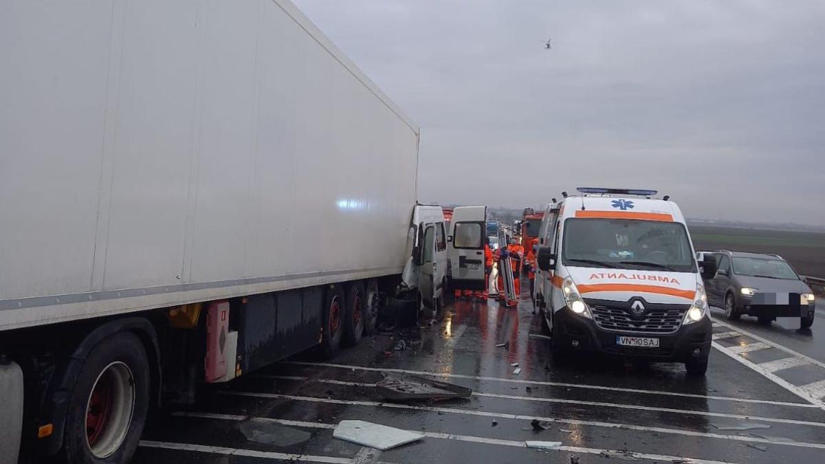 accident bizighesti vrancea microbuz tir doi morti