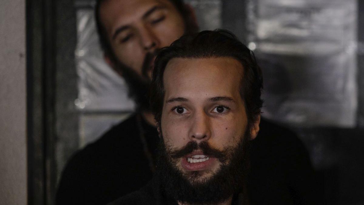 reguli respectat frati tate arest domiciliu