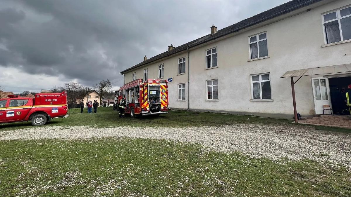 incendiu scoala sibiu zeci elevi profesori autoevacuat