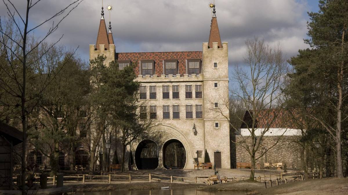 motiv roman refuzat hotel olanda tilburg