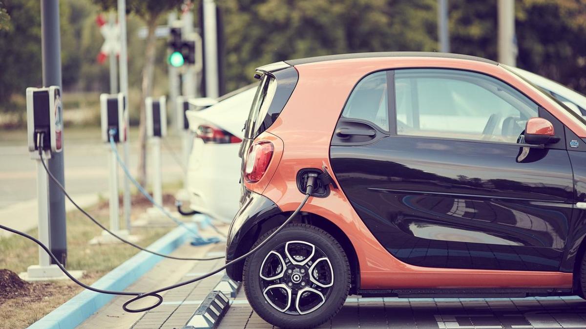 baterii masini electrice coste jumatate autoturism asigurare